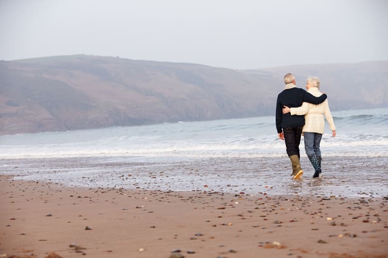 Pareja paseando
